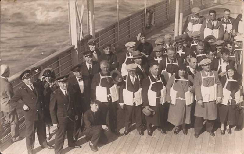 Esercitazioni di abbandono nave a bordo del Rex